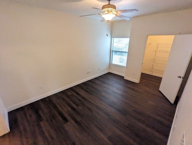 Building Photo - 8250 N Grand Canyon Dr