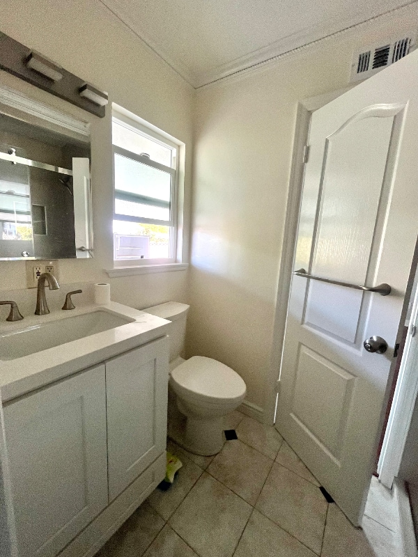 Building Photo - 15535 Saranac Dr