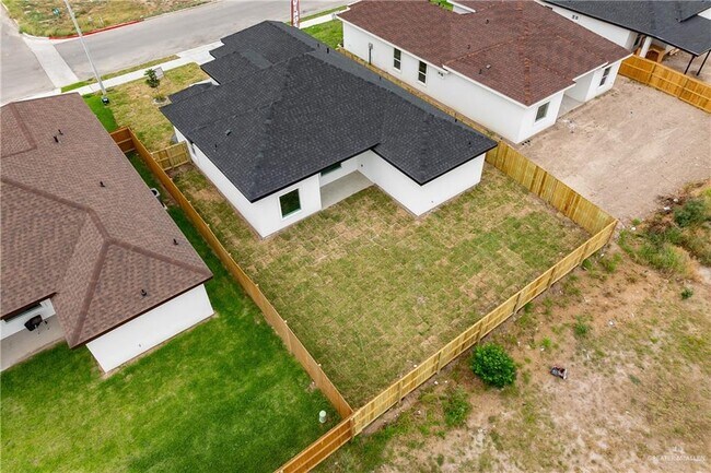 Building Photo - 17 N Revolution St