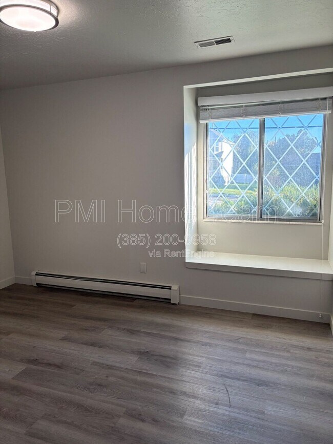 Building Photo - 245 Abrams Way