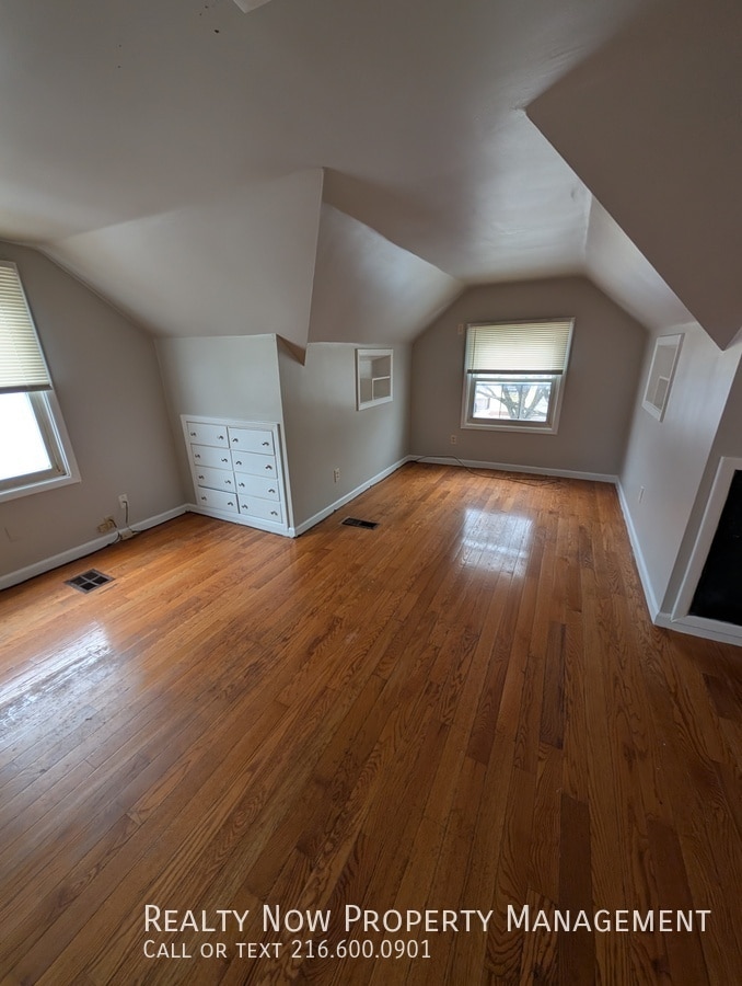 Building Photo - 13604 Oak Park Blvd