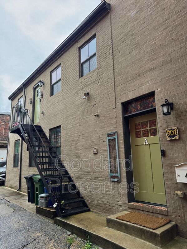 Building Photo - 907 Stiles St