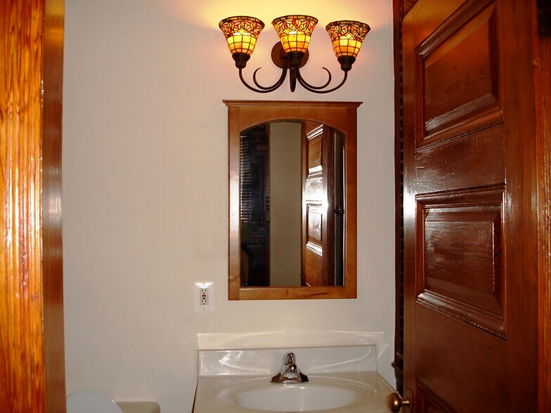 Building Photo - 218 W Montgomery Ave