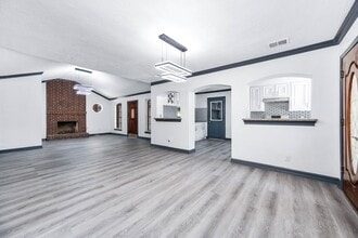 Building Photo - 8903 Sultan Dr