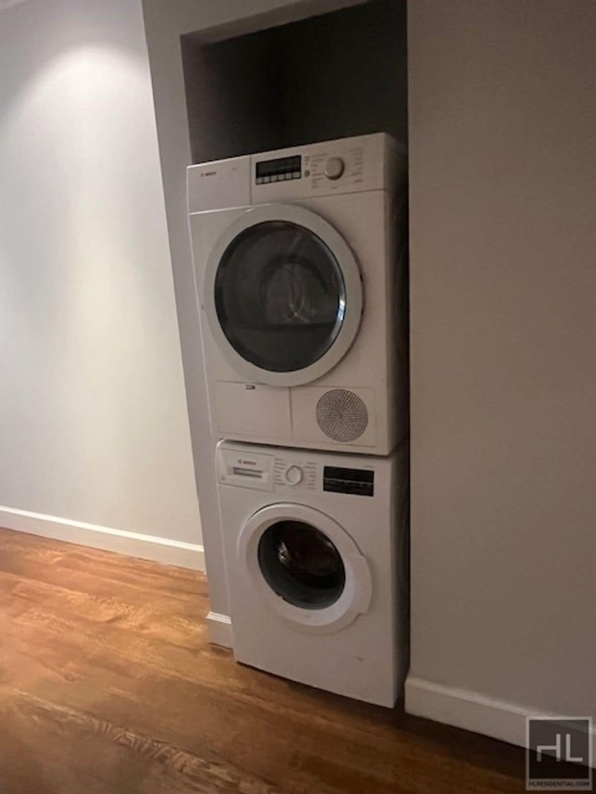 Building Photo - 10TH AVE.