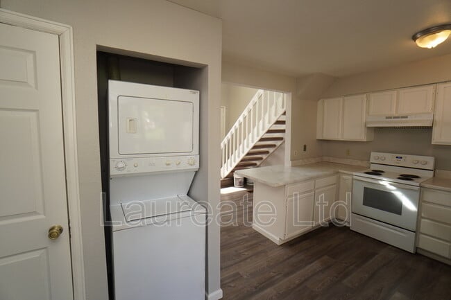 Building Photo - 982 S Pitkin Ct