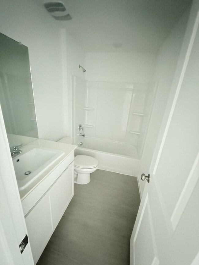 Building Photo - Tres Laurels-Wellton