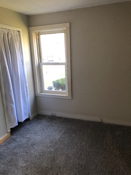 Building Photo - 206 Balsam St