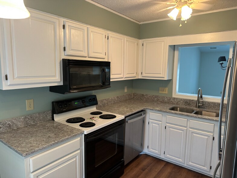 Building Photo - 6817 Fairpoint Ct