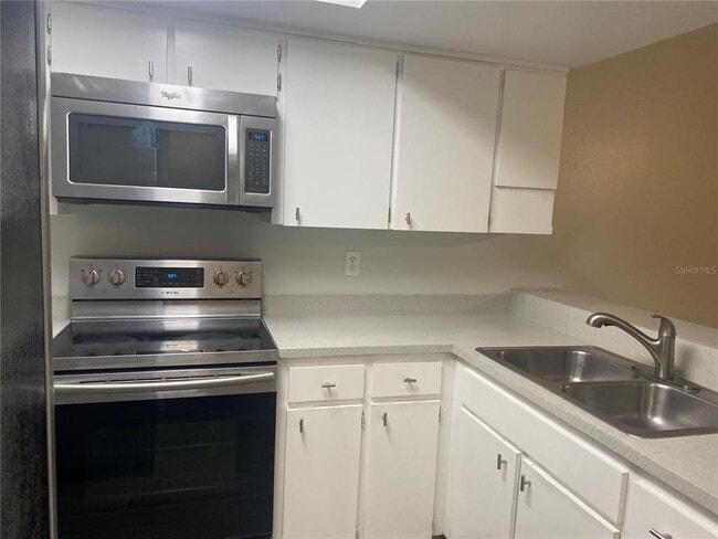 Building Photo - 1826 Foxhall Cir