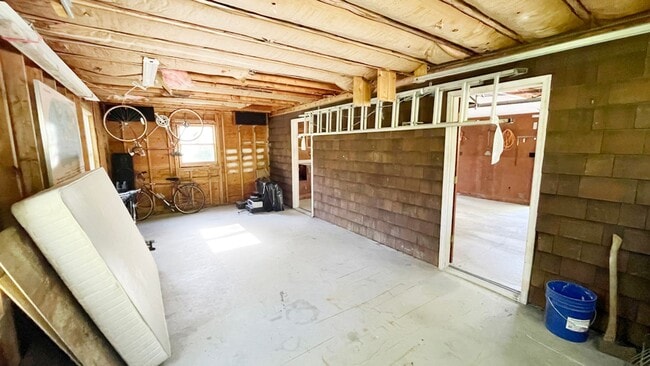 Building Photo - 3 BR House on a Lake 1.5 Baths