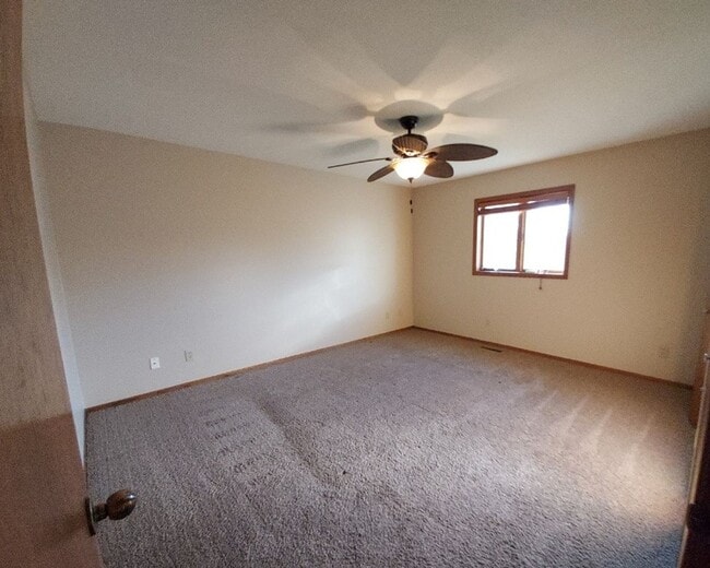 Building Photo - Nice 4 Bedroom 2 Bathroom house in Hudson