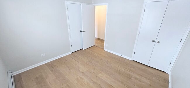 Building Photo - 318 W Naperville Rd