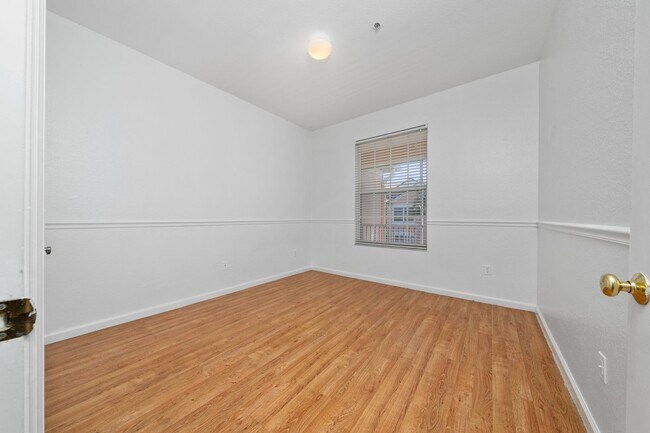 Building Photo - Welcome to this beautifully laid-out 2-bed...