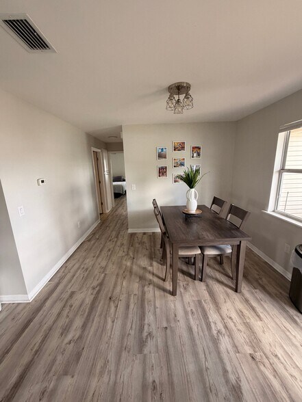 Building Photo - 1430 W Schwartz Blvd