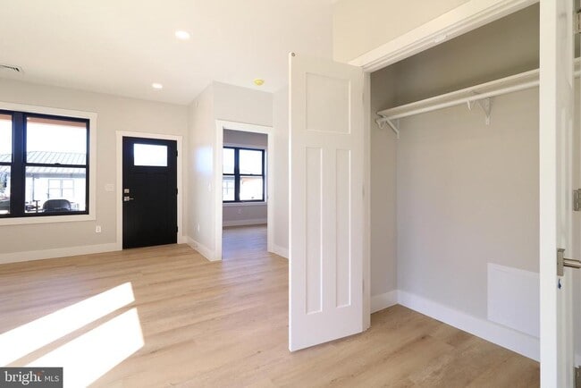 Building Photo - 106 Elly Dr