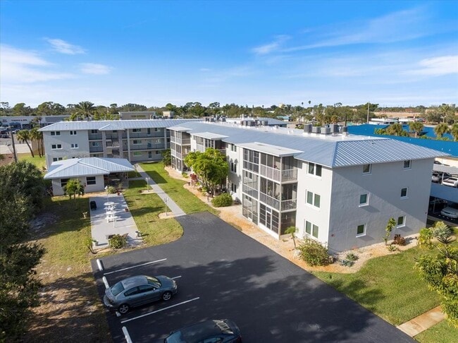 Building Photo - 649 S Tamiami Trl