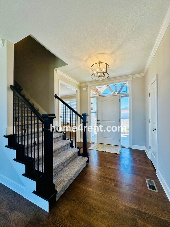 Building Photo - Nearly New Luxury Home in Blue Valley Schools!