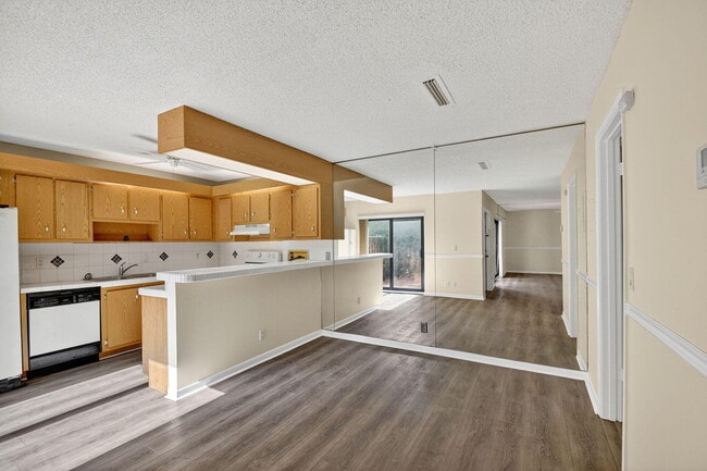 Building Photo - 2494 Waterside Dr
