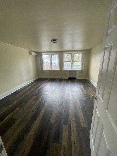 Building Photo - 574 Warren Ave