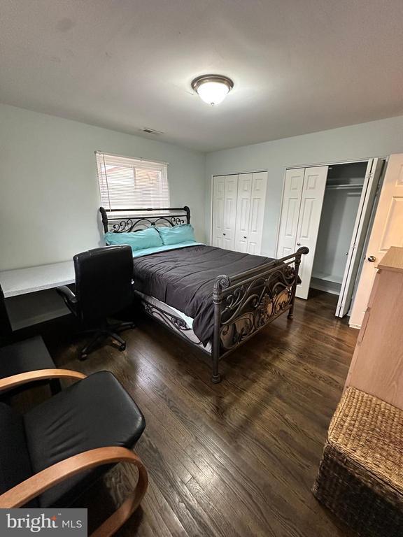 Building Photo - 10006 Green Forest Dr