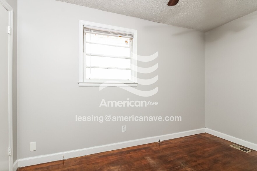 Building Photo - 2342 Center St