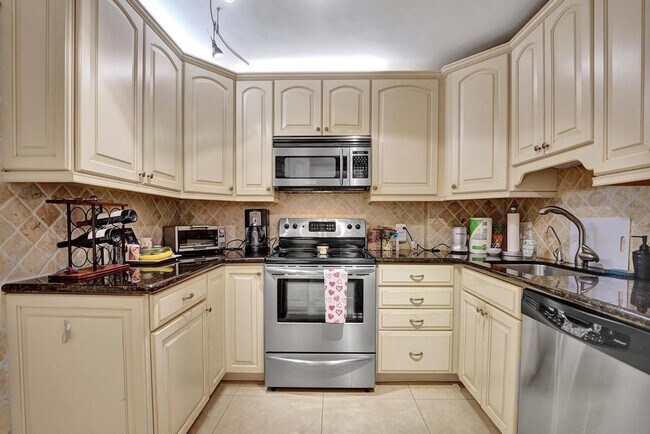 Building Photo - 2000 S Ocean Blvd