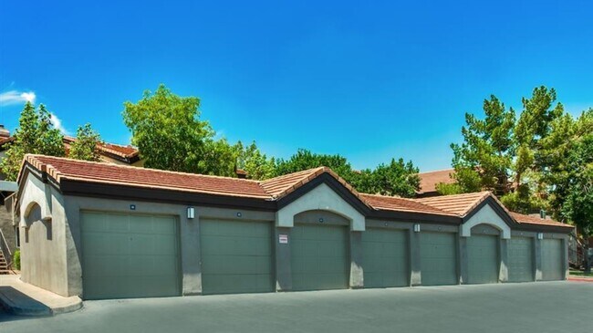 Building Photo - 5151 E Guadalupe Rd
