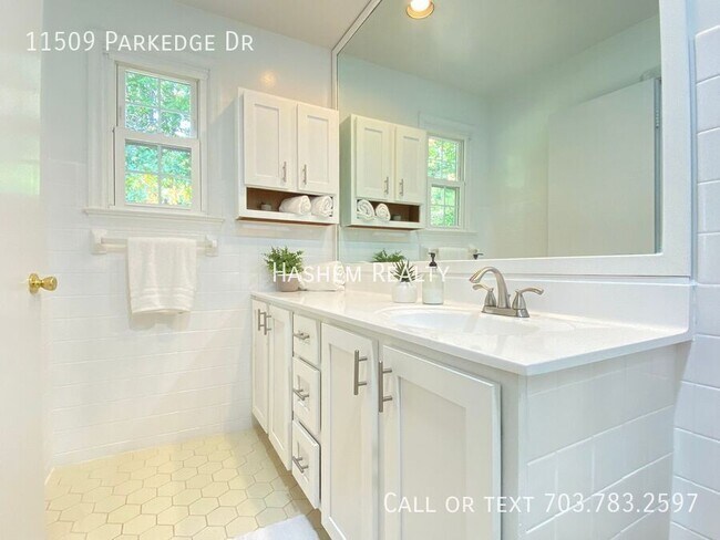 Building Photo - 11509 Parkedge Dr