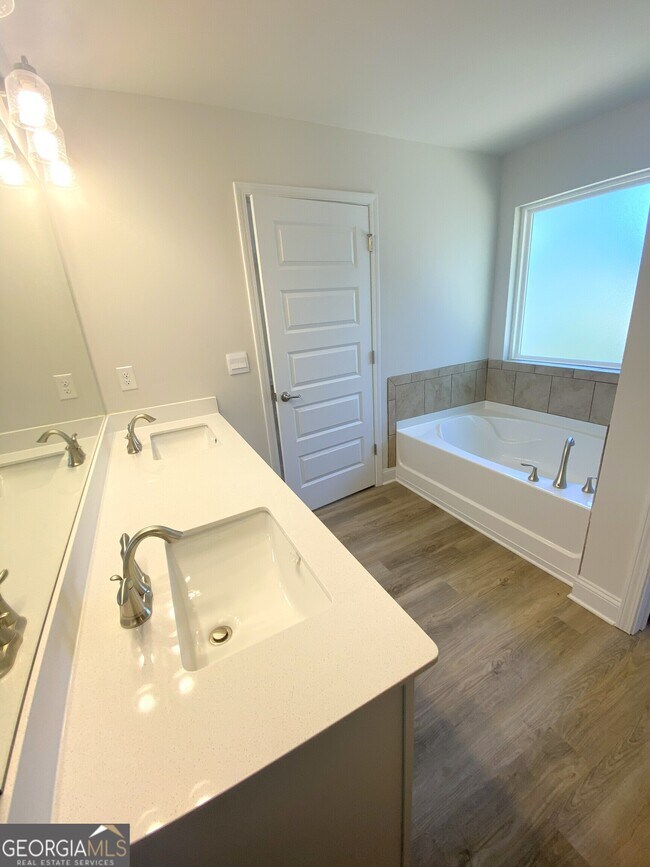 Building Photo - 210 Laney Dr