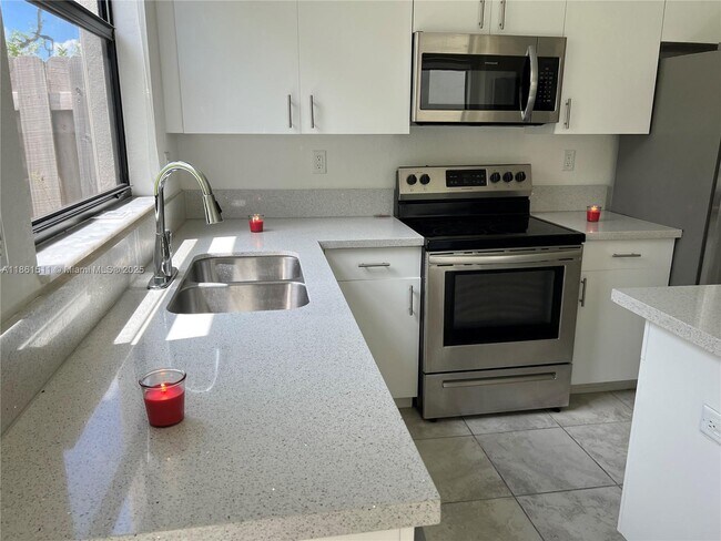 Building Photo - 316 NE 208th Terrace