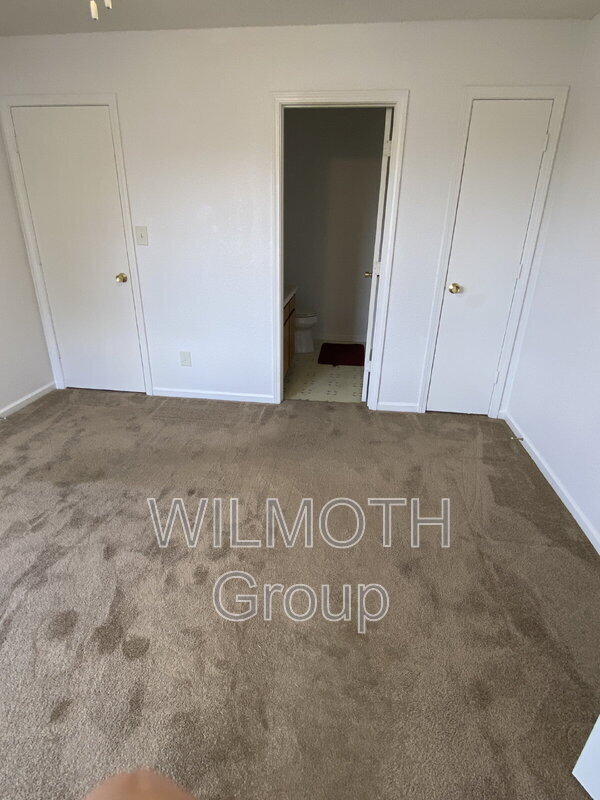 Building Photo - 5251 Bluff View Dr