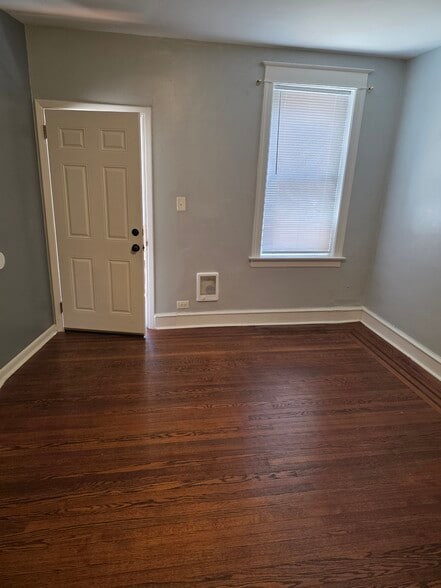 Building Photo - 404 N Daggett St