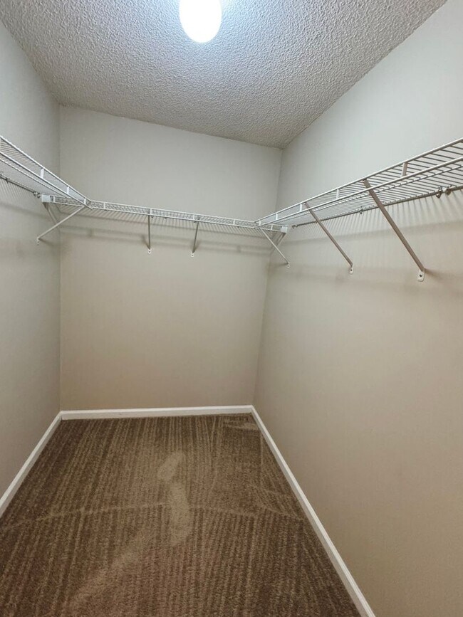 Building Photo - 128 N Springview Dr