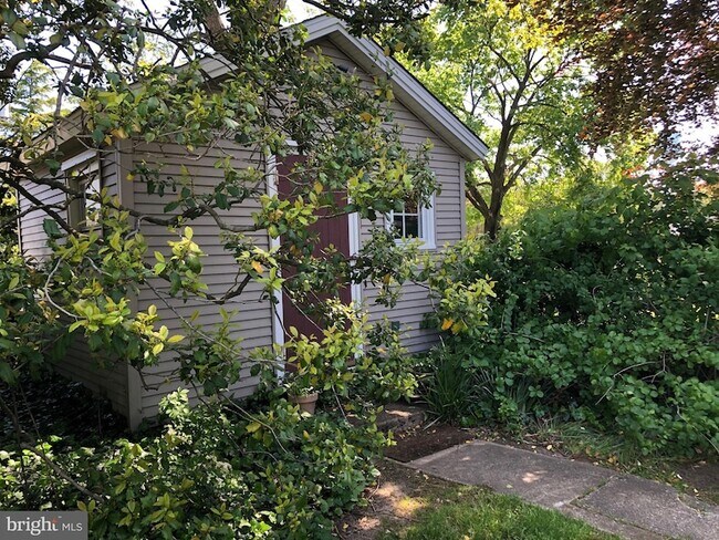 Building Photo - 171 N River Dr