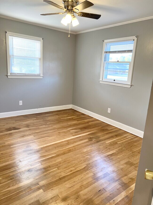 Building Photo - 818 Mulberry St