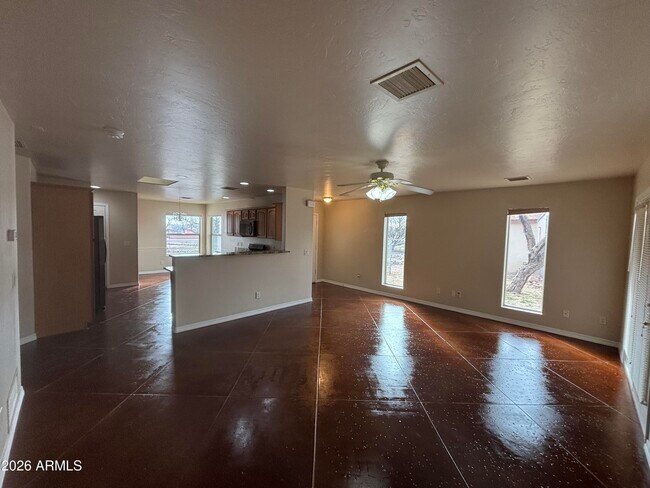 Building Photo - 5342 S San Pedro Ave