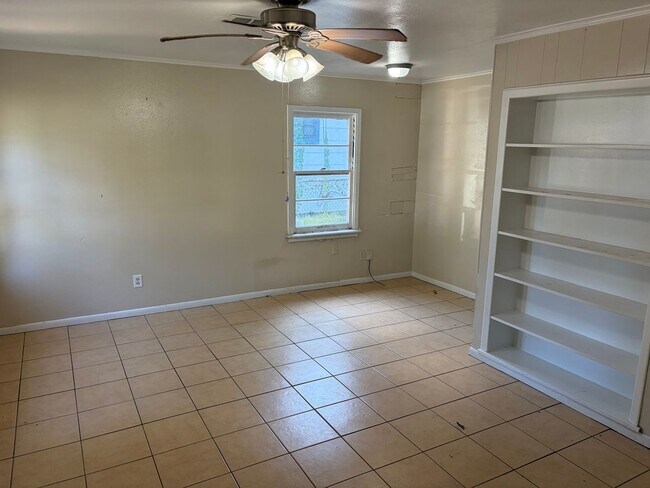 Building Photo - *1252 Dudley Lane