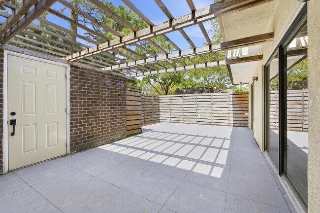 Building Photo - 1424 14th Terrace