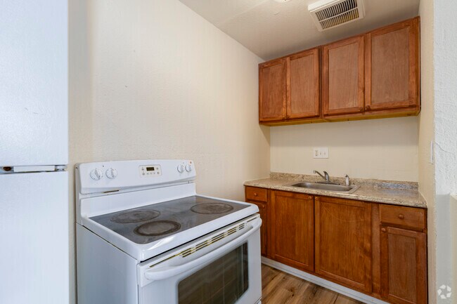 1BR, 1BA - 570SF - Unit 16 - Kitchen - 17161 Denver St