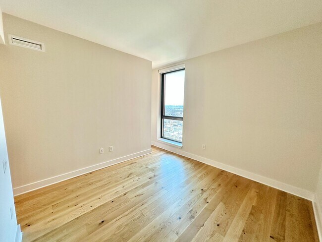 Building Photo - MOVE -IN SPECIAL-FREE RENT! Luxury 2 Bedroom, 2.5 bath Avidian Condo in Navy Yard with Parking.
