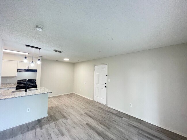 Building Photo - Fully Renovated 1-Bedroom, 1-Bath Condo in Gated Community – Available Now!