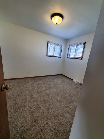 Building Photo - 5507 42nd Ave