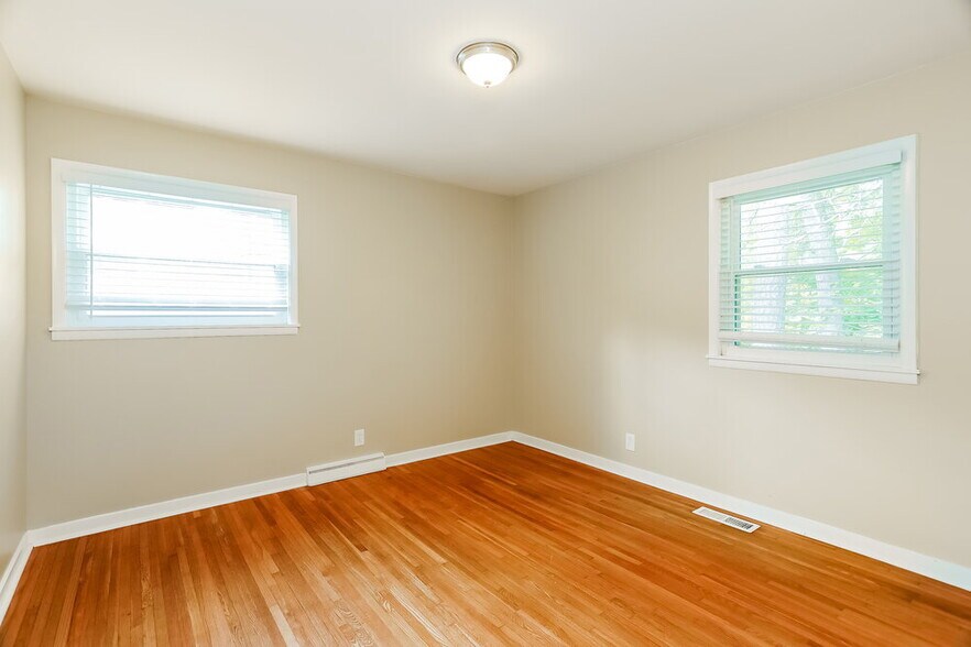 Building Photo - 1108 Sherwood Forest Dr