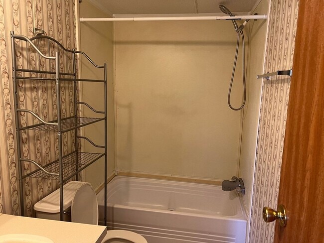 Building Photo - 2 Bedroom Singlewide near Pinetops Hilltop Mobile Home Park