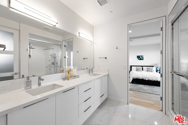 Building Photo - 28405 Via Acero St