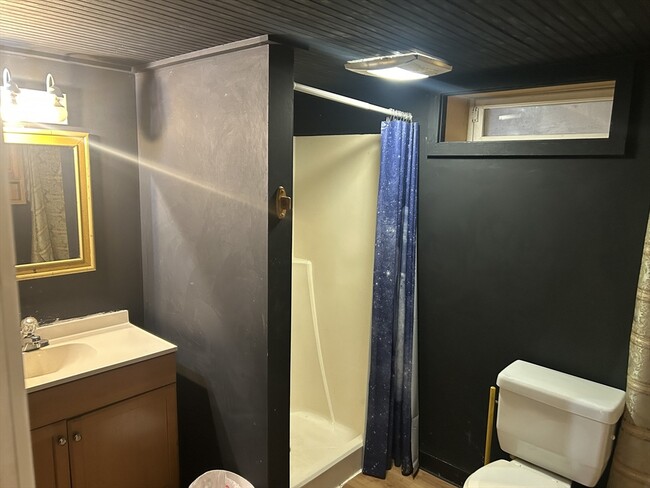 Building Photo - 4 Meadowview Ln