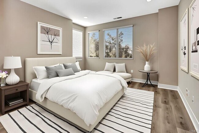 Building Photo - 165 Tenor