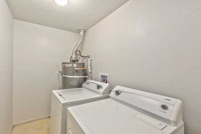 Building Photo - 3912 Torsby Pl