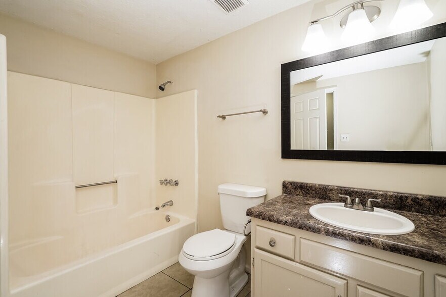 Building Photo - 3075 Flowers Dr